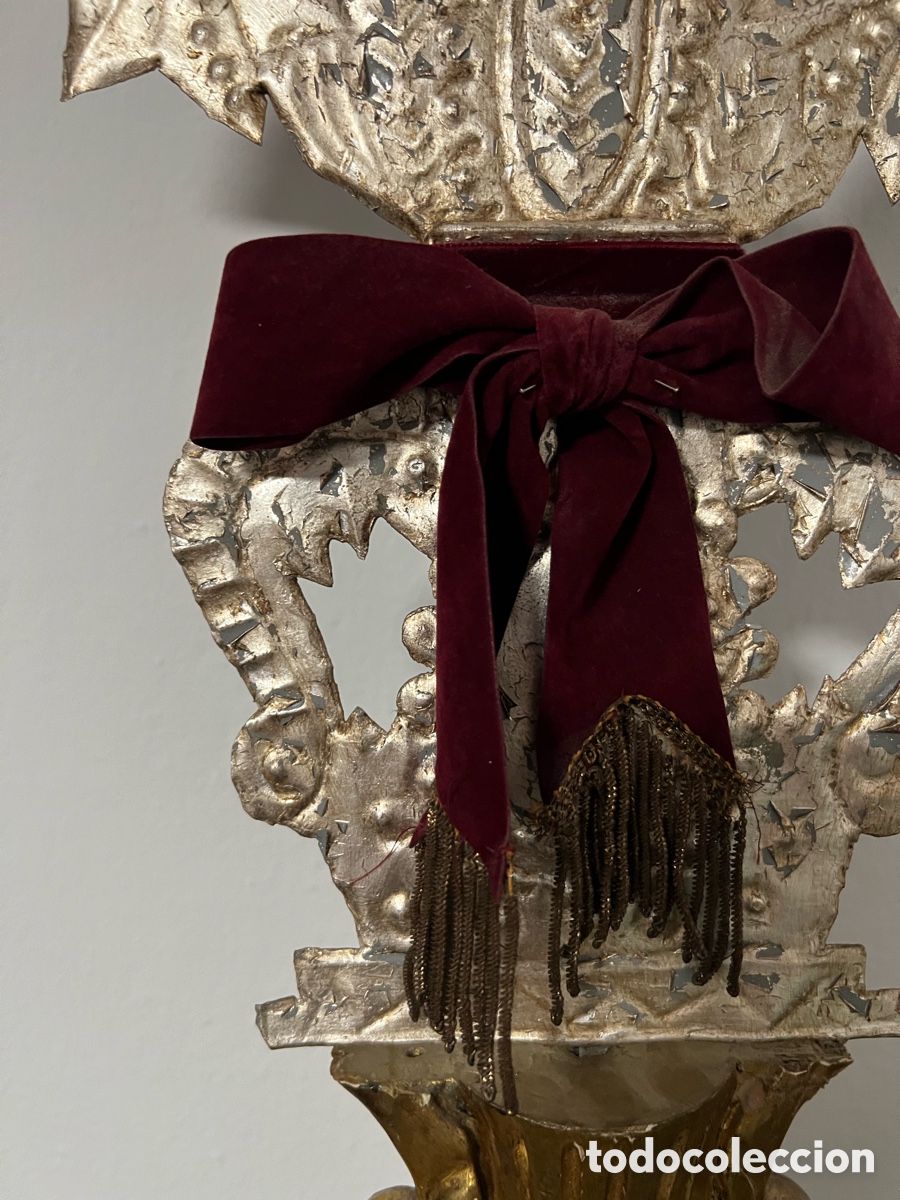 Antig&uuml;edades: Pareja de jarrones con flores de metal - Foto 9