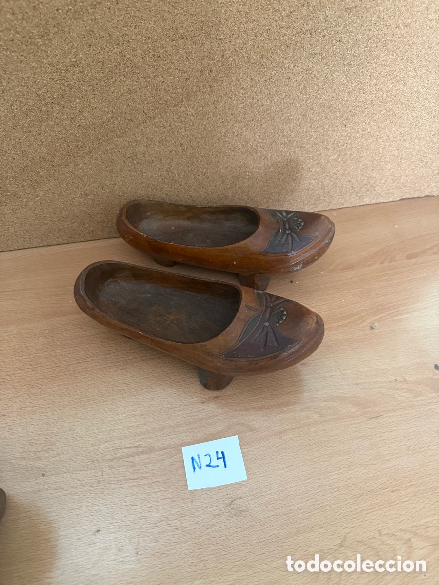 Antig&uuml;edades: Albarcas Madre&ntilde;a madera antigua - Foto 2