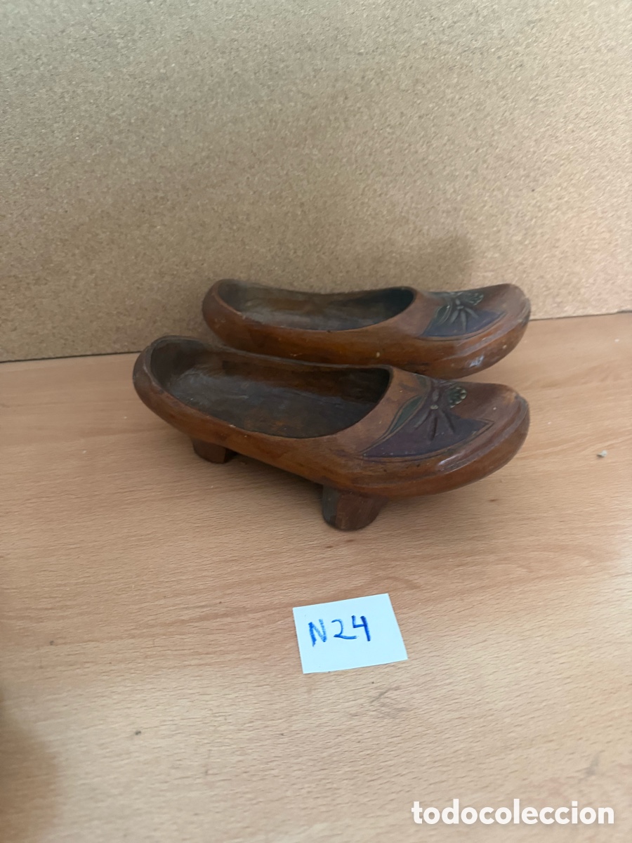 Antig&uuml;edades: Albarcas Madre&ntilde;a madera antigua - Foto 1