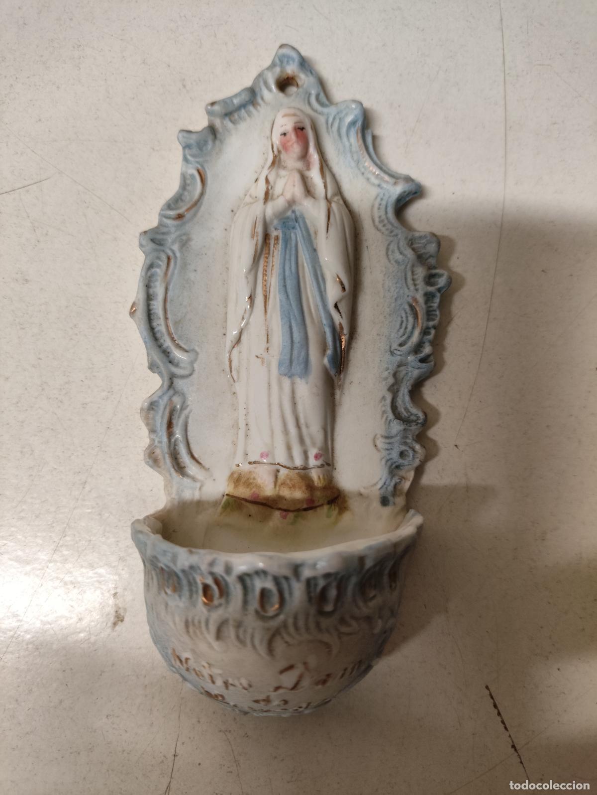 Antig&uuml;edades: ANTIGUA BENDITERA LOURDES EN BISCUIT - Foto 1