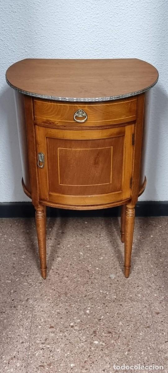 Antig&uuml;edades: Mueble auxiliar cl&aacute;sico de madera - Foto 1