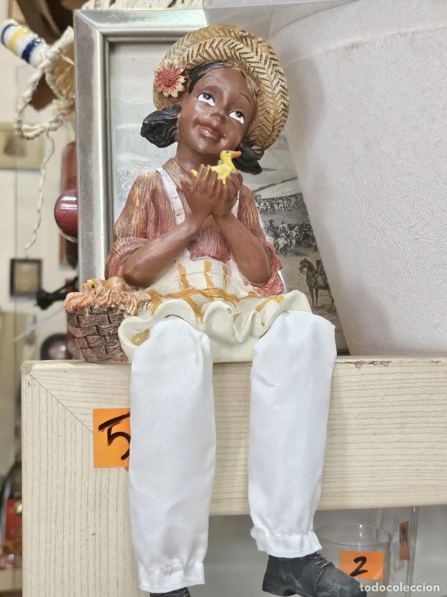 Antig&uuml;edades: figura acrilica sentada - Foto 1