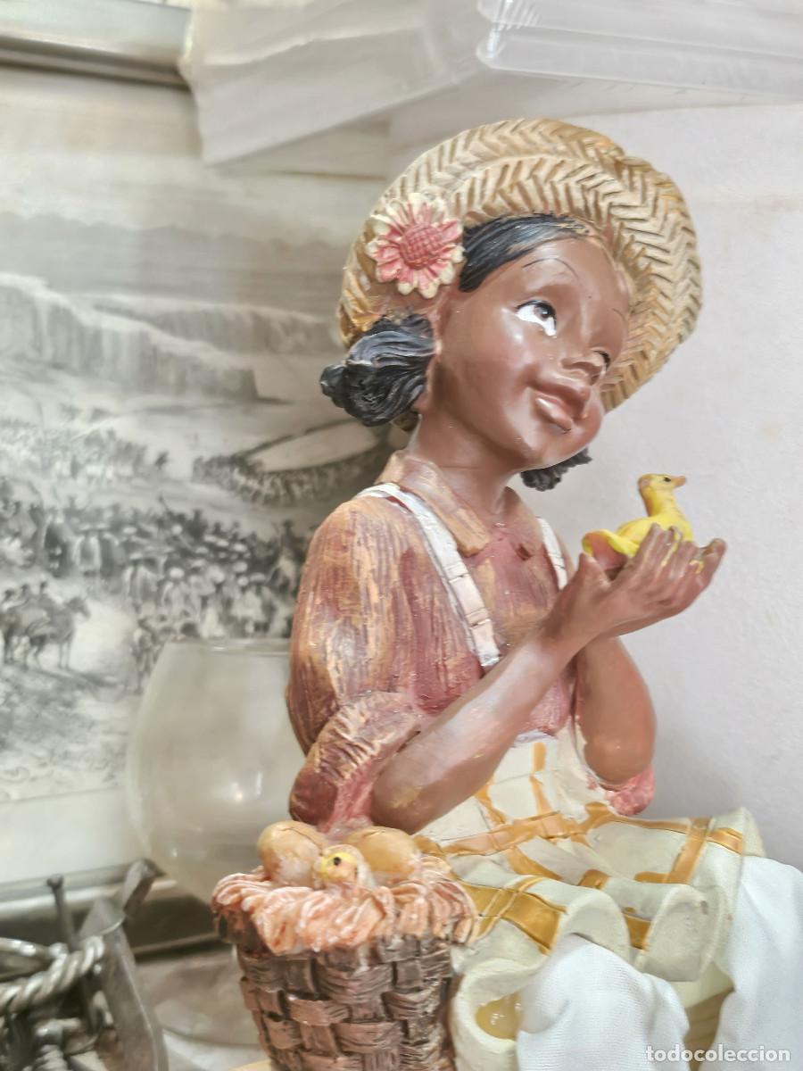 Antig&uuml;edades: figura acrilica sentada - Foto 3