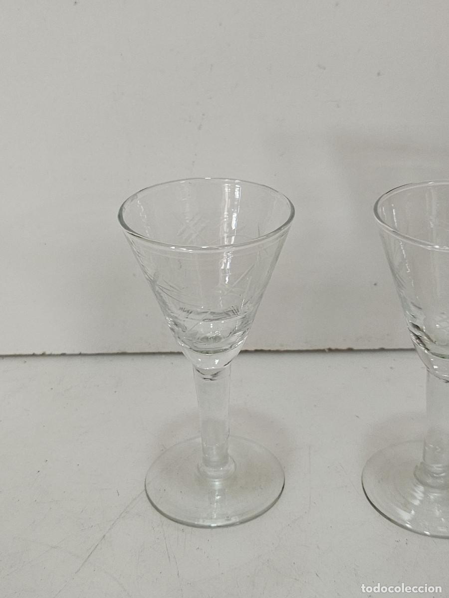 Antig&uuml;edades: 2 copas de cristal labrado - Foto 1