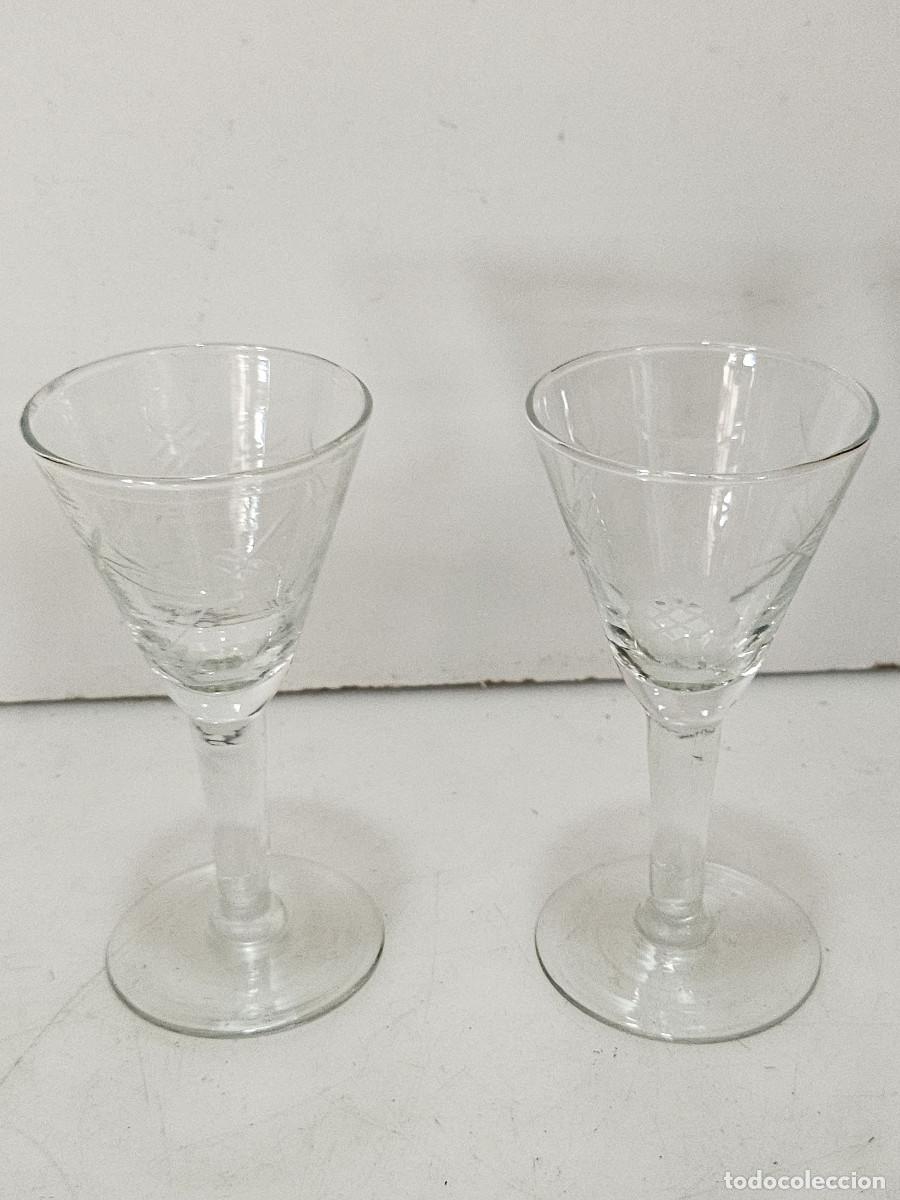 Antig&uuml;edades: 2 copas de cristal labrado - Foto 2