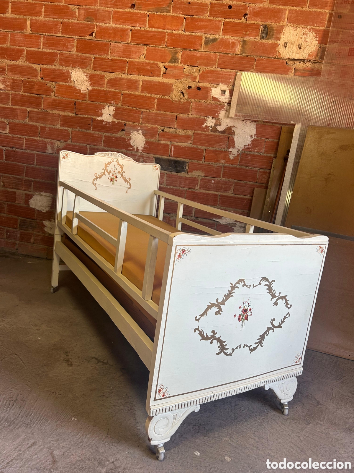 Antig&uuml;edades: Cuna de madera para bebe - Foto 1
