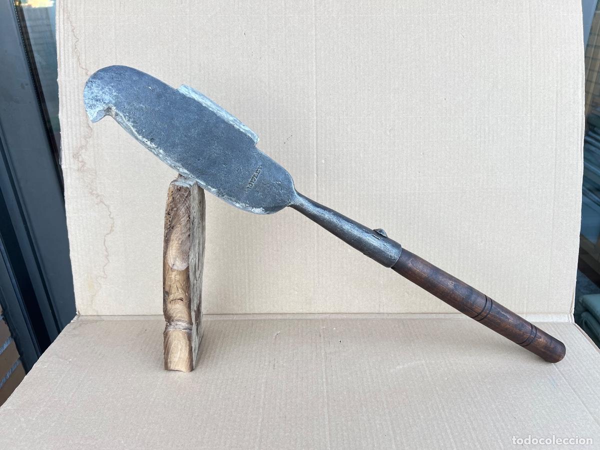 Antig&uuml;edades: Podon ingl&eacute;s con marcas y mango 70 cm - Foto 1