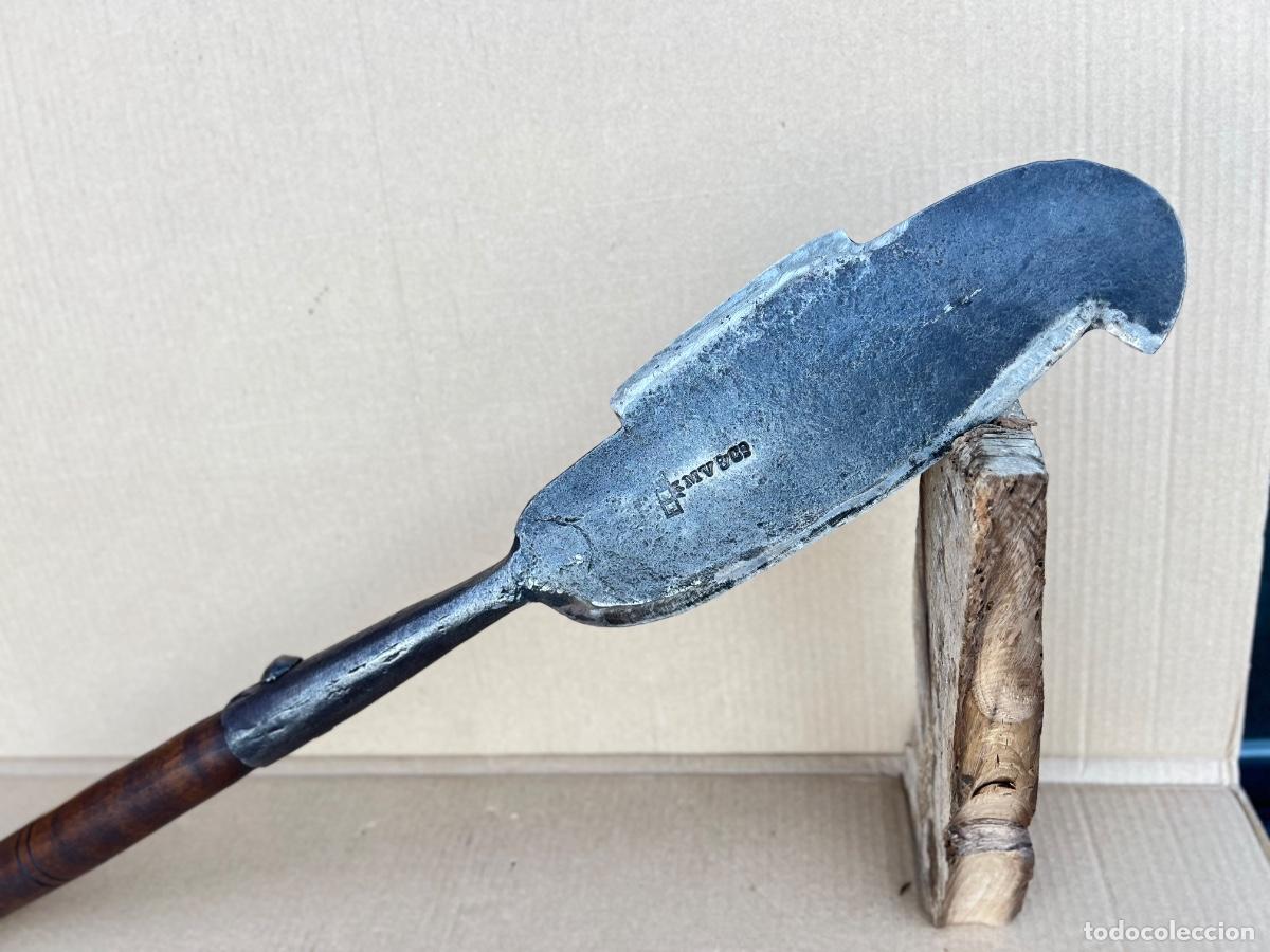 Antig&uuml;edades: Podon ingl&eacute;s con marcas y mango 70 cm - Foto 3