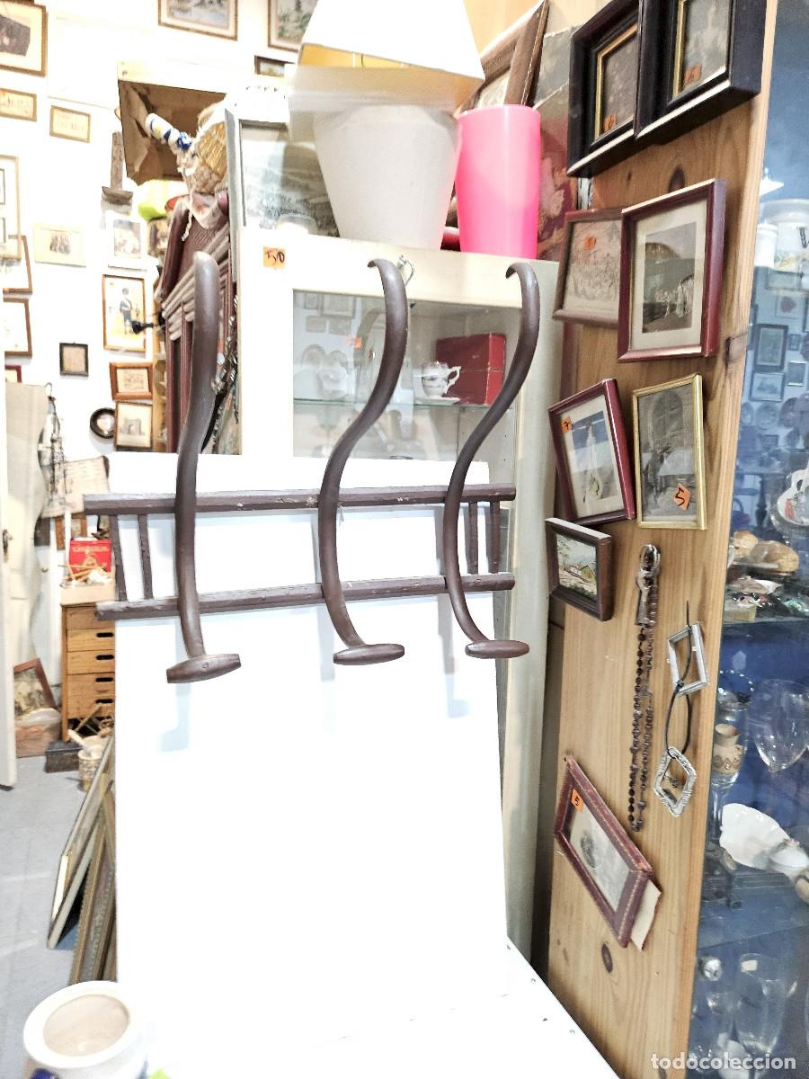 Antig&uuml;edades: percha demadera y de pared - Foto 1