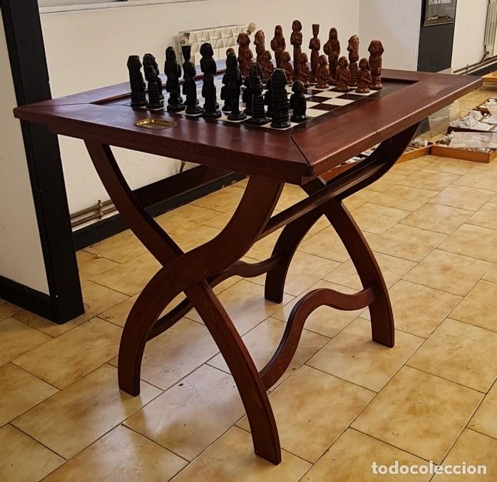 Antig&uuml;edades: Mesa tablero de ajedrez y figuras egipcias - Foto 11