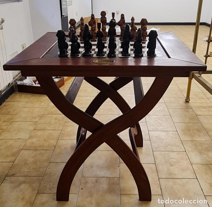 Antig&uuml;edades: Mesa tablero de ajedrez y figuras egipcias - Foto 12