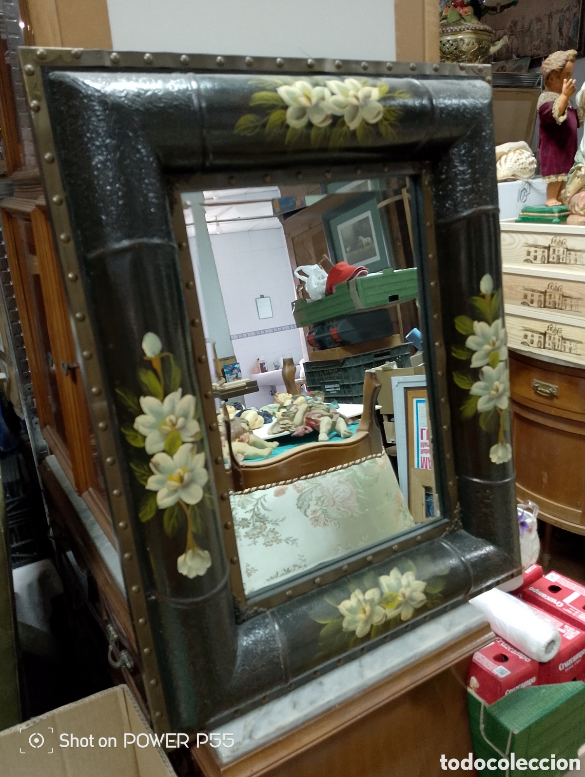 Antig&uuml;edades: Espejo repujado en cuero - Foto 1