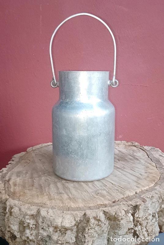 Antig&uuml;edades: Antigua lechera con asa ,de aluminio. - Foto 1