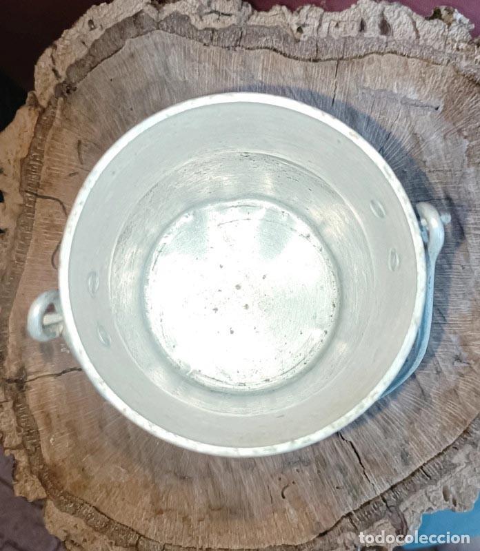Antig&uuml;edades: Antigua lechera con asa ,de aluminio. - Foto 3