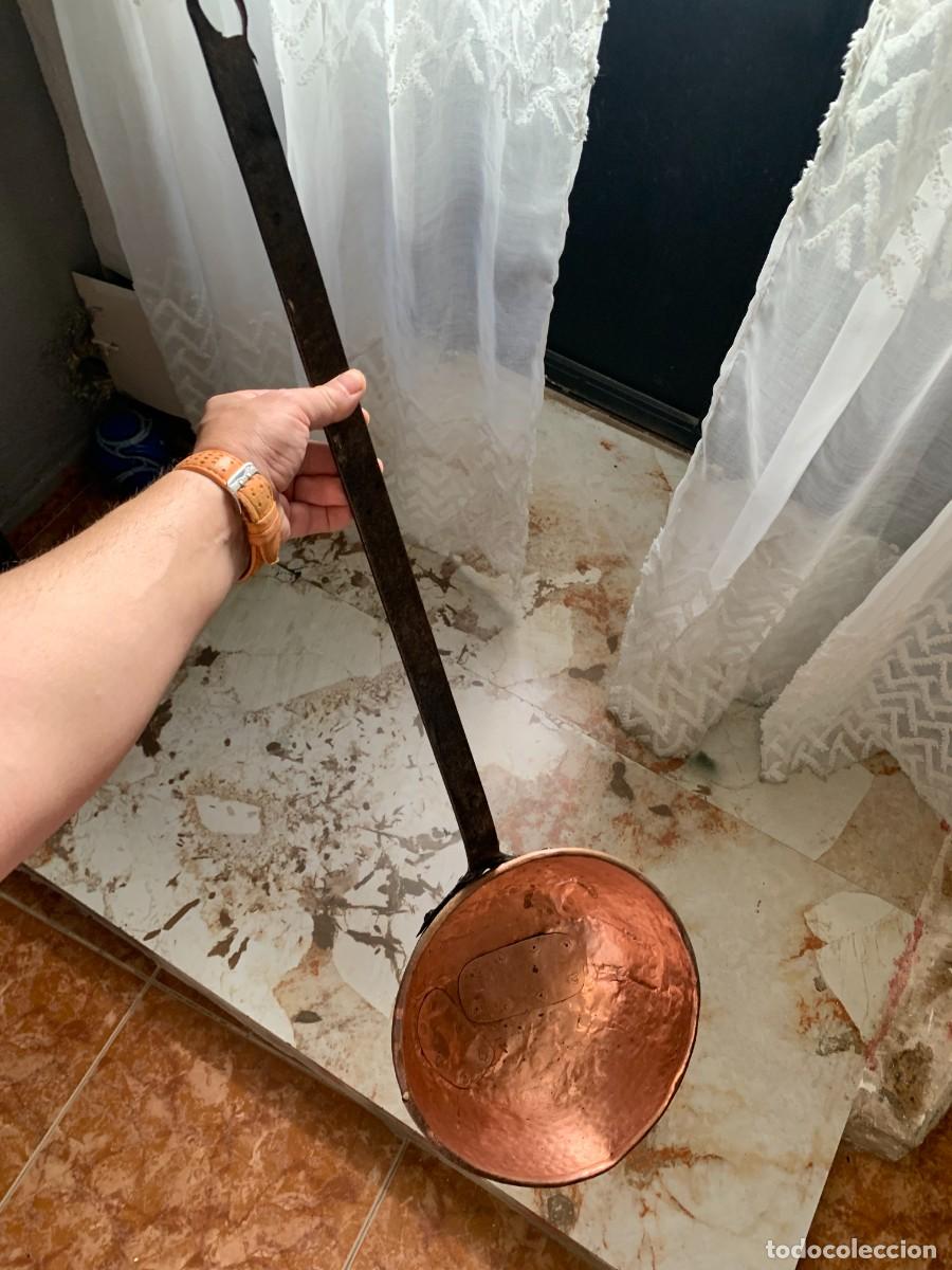 Antig&uuml;edades: caldero de cobre e hierro parcheado - Foto 1