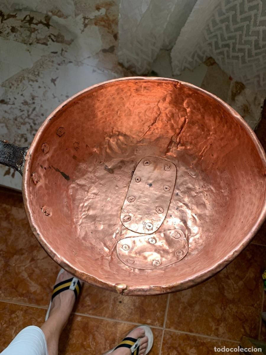Antig&uuml;edades: caldero de cobre e hierro parcheado - Foto 3