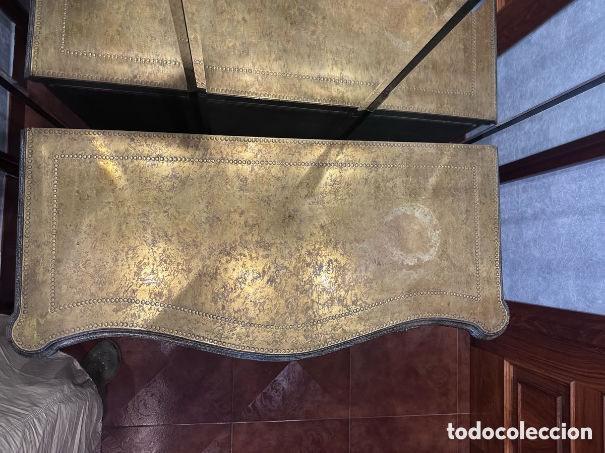 Antig&uuml;edades: Cajonera Maciza Labrada y Lat&oacute;n Repujado - Foto 12