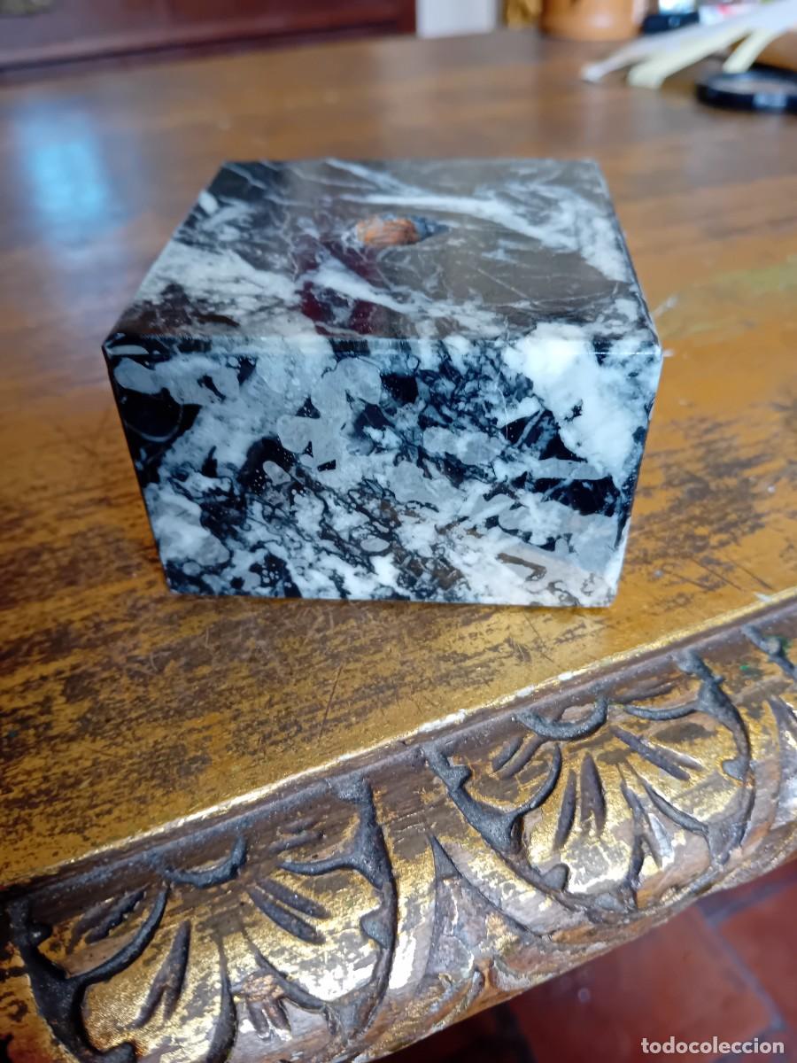 Antig&uuml;edades: Peana de m&aacute;rmol veteado decada de los 70. - Foto 1