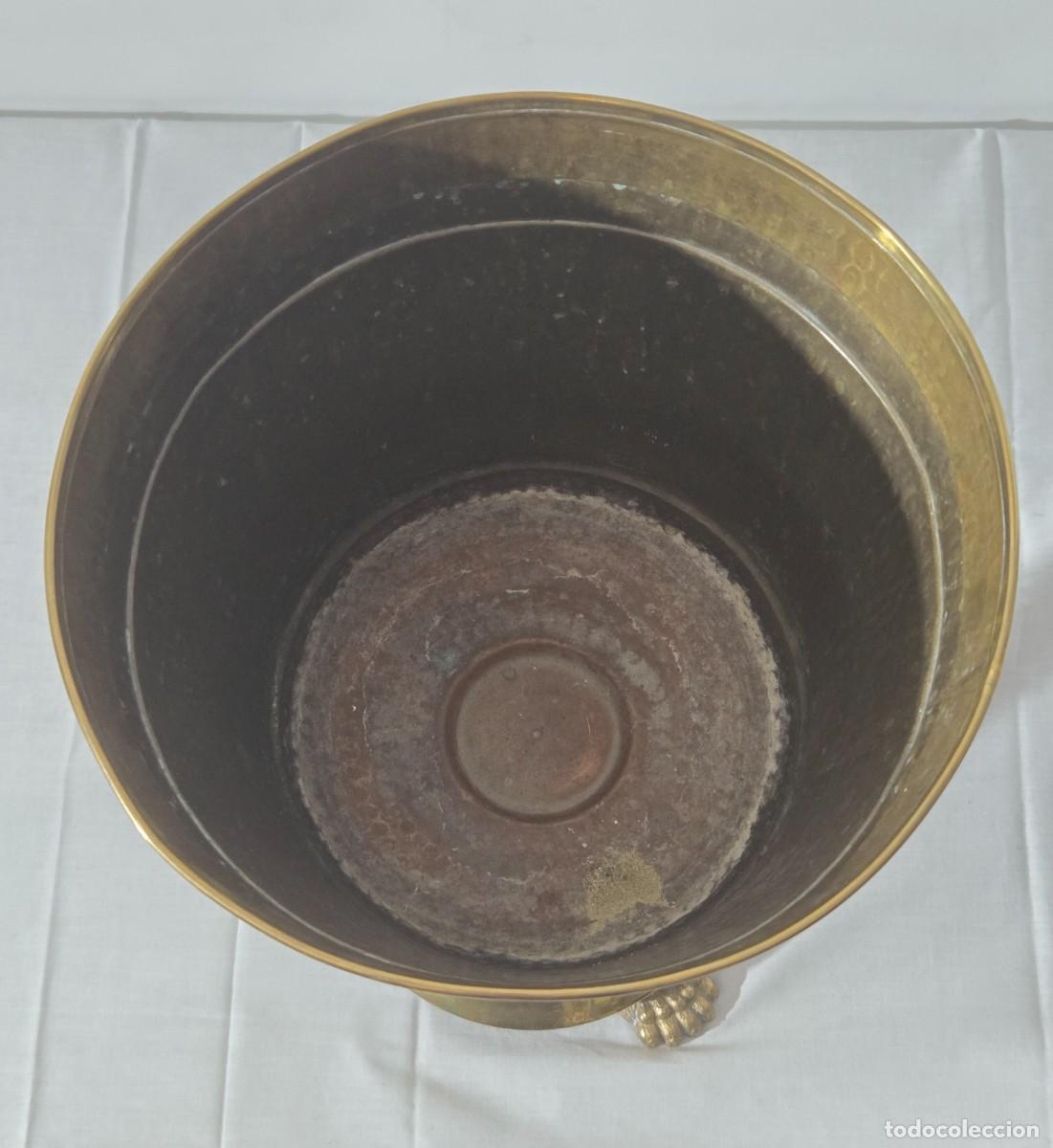 Antig&uuml;edades: Cubremacetas, macetero forma de copa, en bronce, patas y cabeza de le&oacute;n - Foto 9
