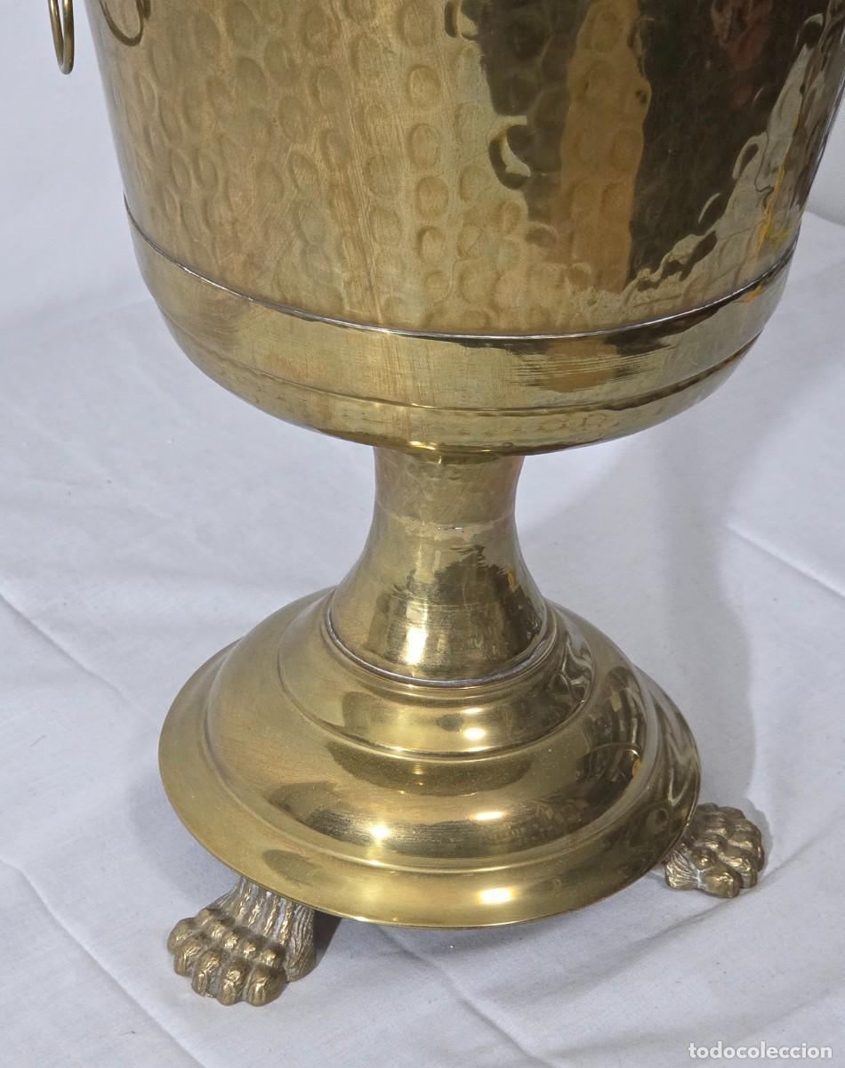 Antig&uuml;edades: Cubremacetas, macetero forma de copa, en bronce, patas y cabeza de le&oacute;n - Foto 10