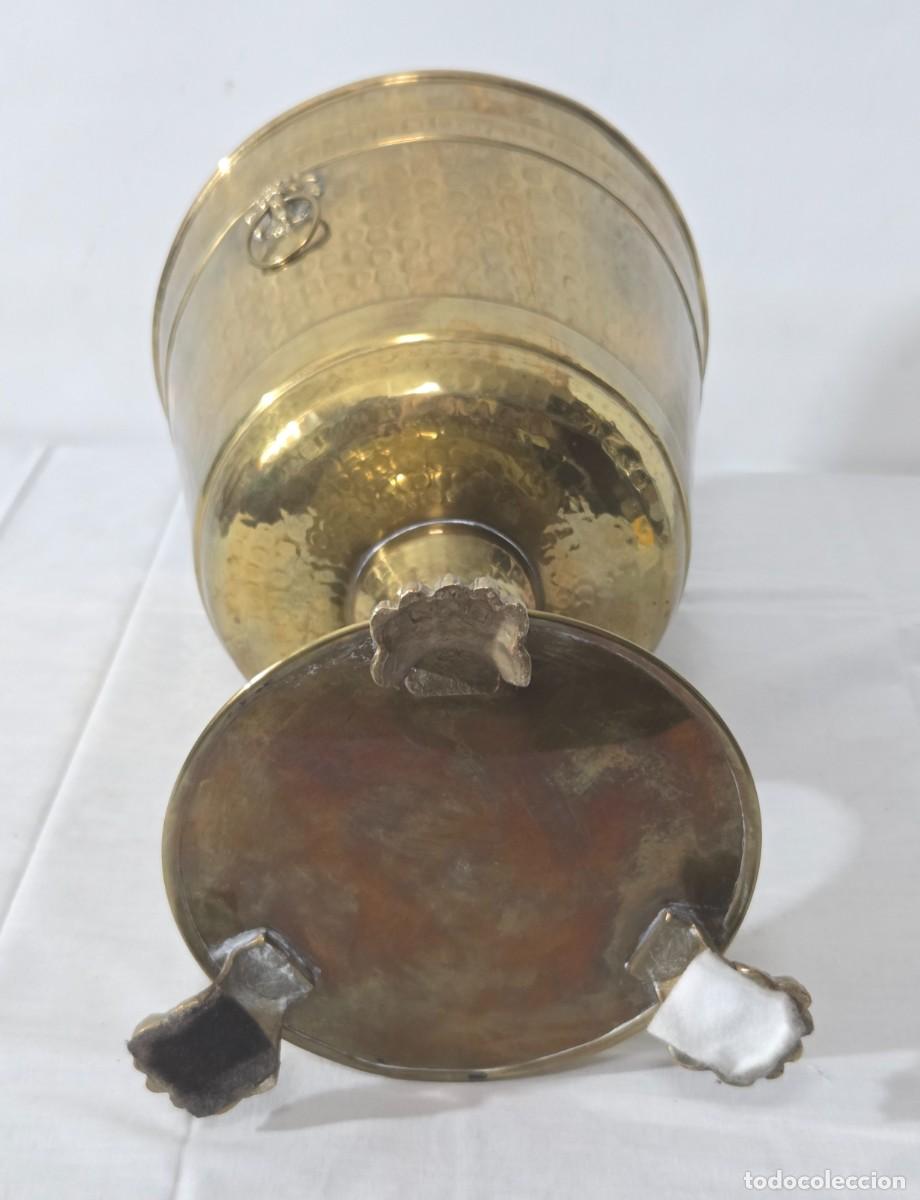 Antig&uuml;edades: Cubremacetas, macetero forma de copa, en bronce, patas y cabeza de le&oacute;n - Foto 11