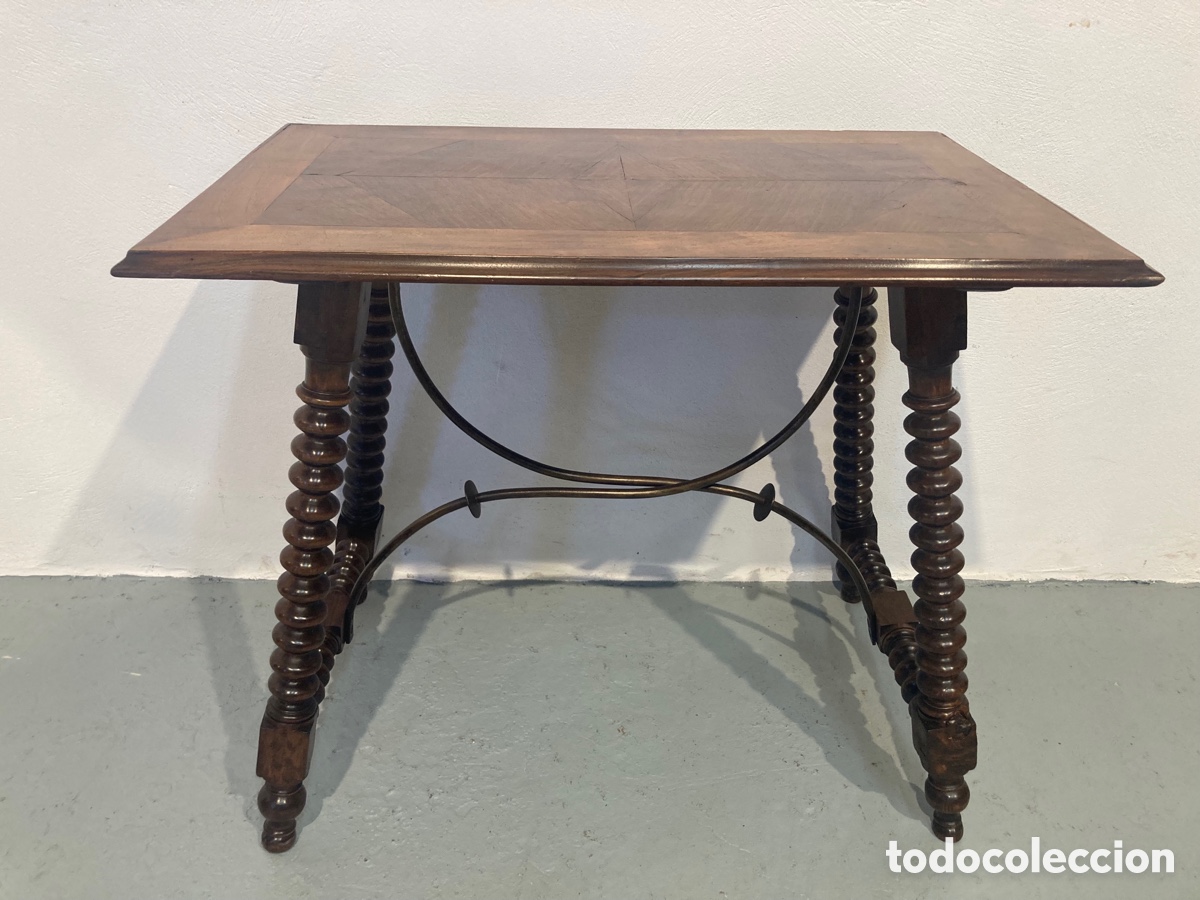 Antig&uuml;edades: Antigua mesa nogal restaurada - Foto 2