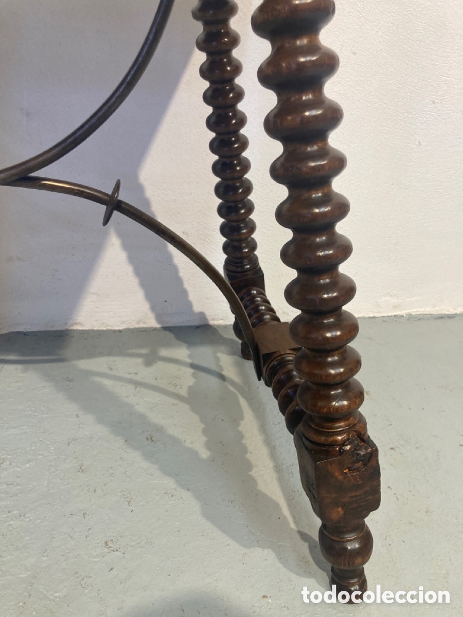 Antig&uuml;edades: Antigua mesa nogal restaurada - Foto 8