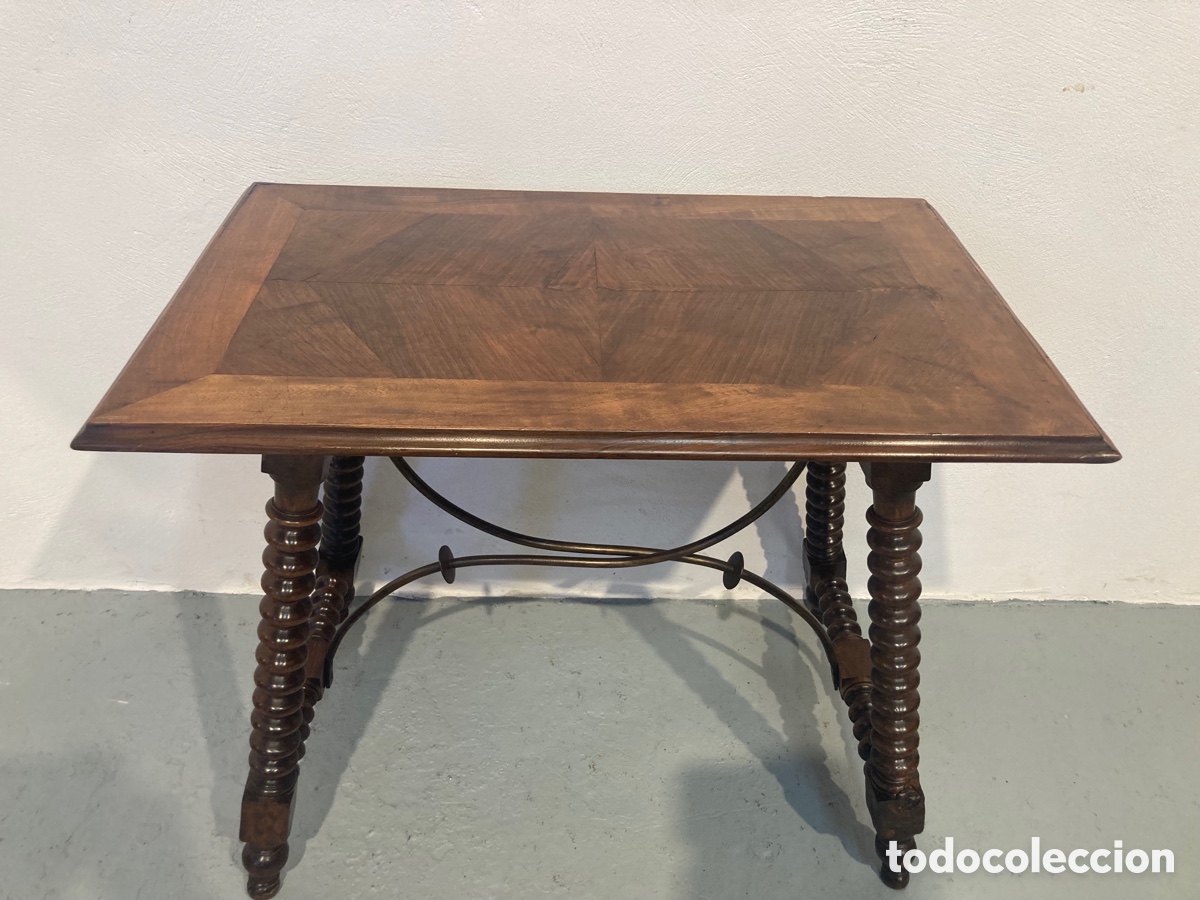 Antig&uuml;edades: Antigua mesa nogal restaurada - Foto 1