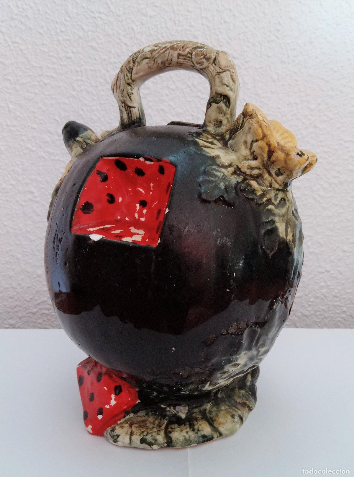 Antig&uuml;edades: CURIOSO BOTIJO CON FORMA DE SAND&Iacute;A. - Foto 1
