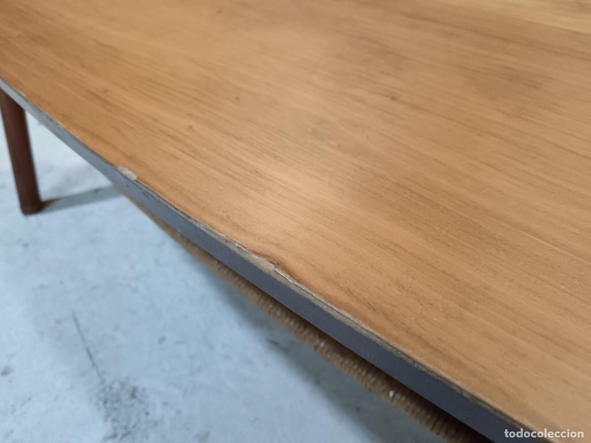 Antig&uuml;edades: MESA BAJA DE MADERA A&Ntilde;OS 50 - Foto 9