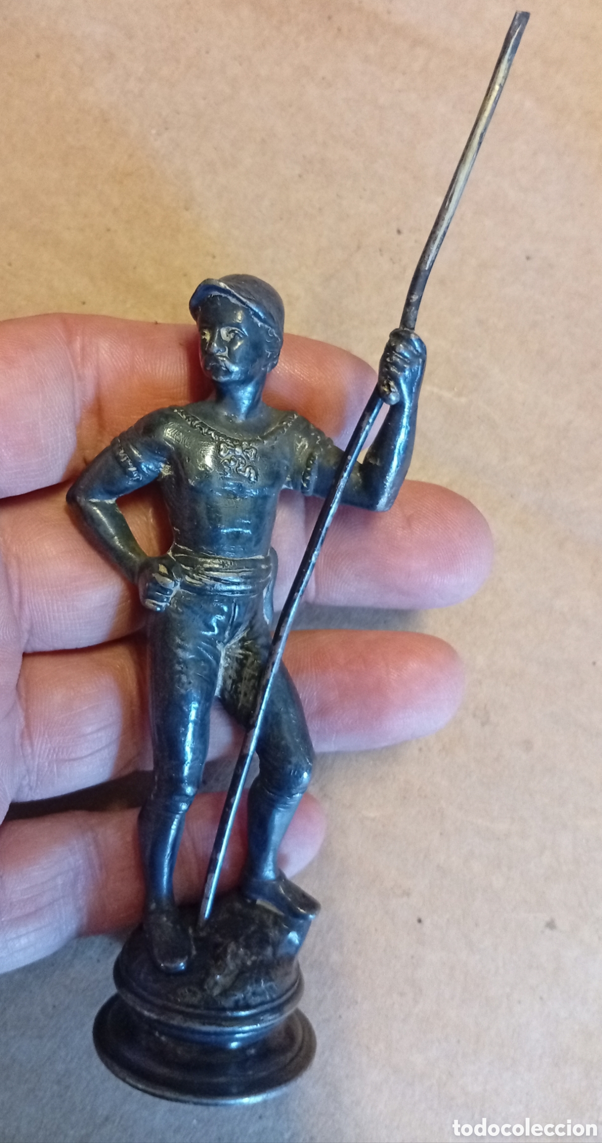 Antig&uuml;edades: Metal plateado figura decorativa