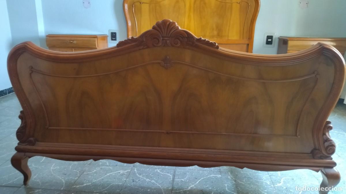 Antig&uuml;edades: Cama de matrimonio y mesitas - Foto 3