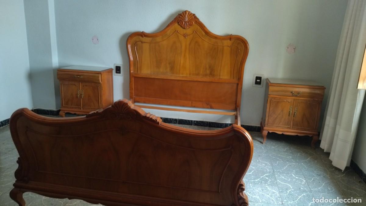Antig&uuml;edades: Cama de matrimonio y mesitas - Foto 7