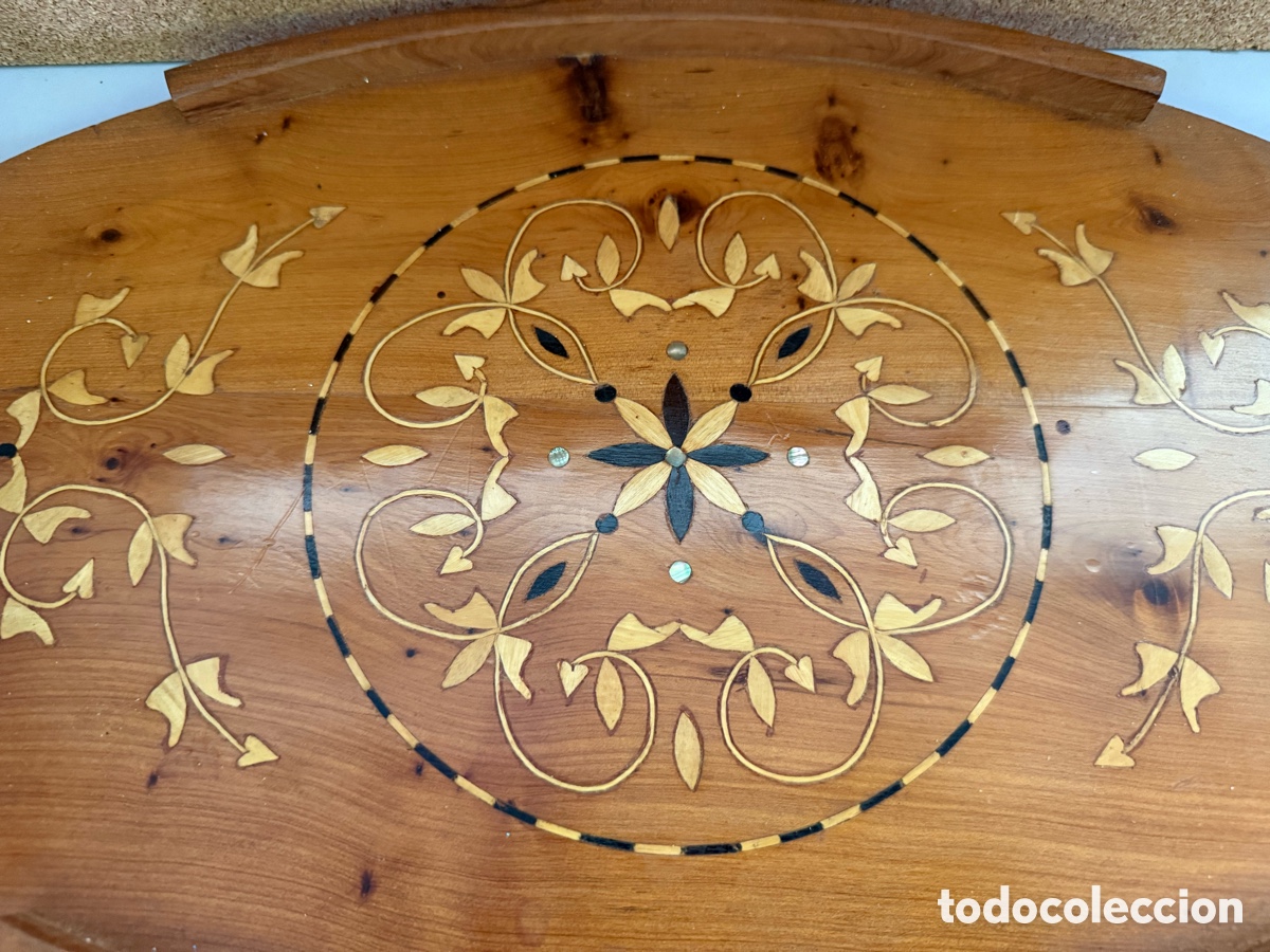 Antig&uuml;edades: Bandeja de servicio de madera con incrustaciones geom&eacute;tricas - Foto 3