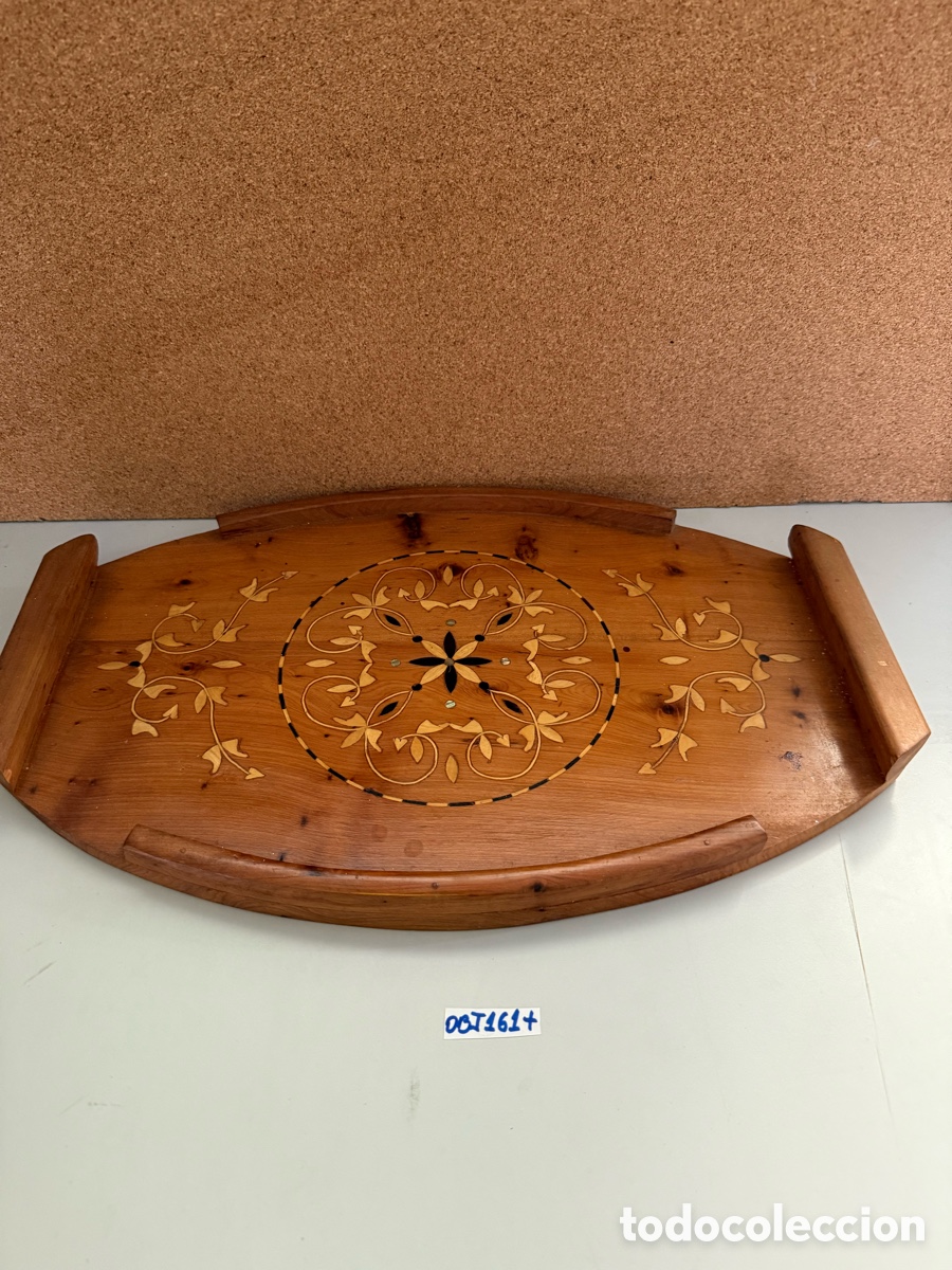 Antig&uuml;edades: Bandeja de servicio de madera con incrustaciones geom&eacute;tricas - Foto 1
