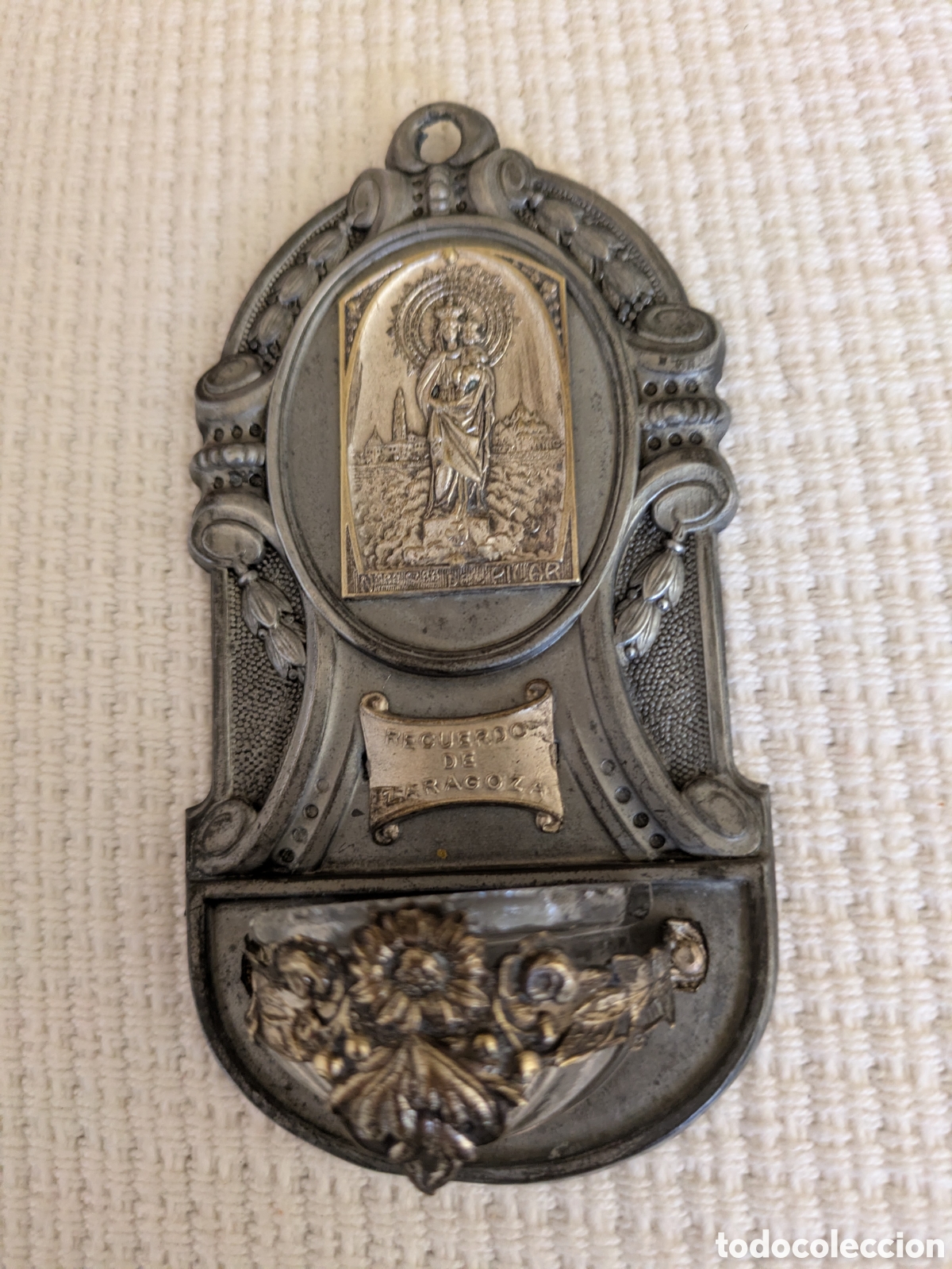 Antig&uuml;edades: Antigua benditera en metal y cristal - Foto 1