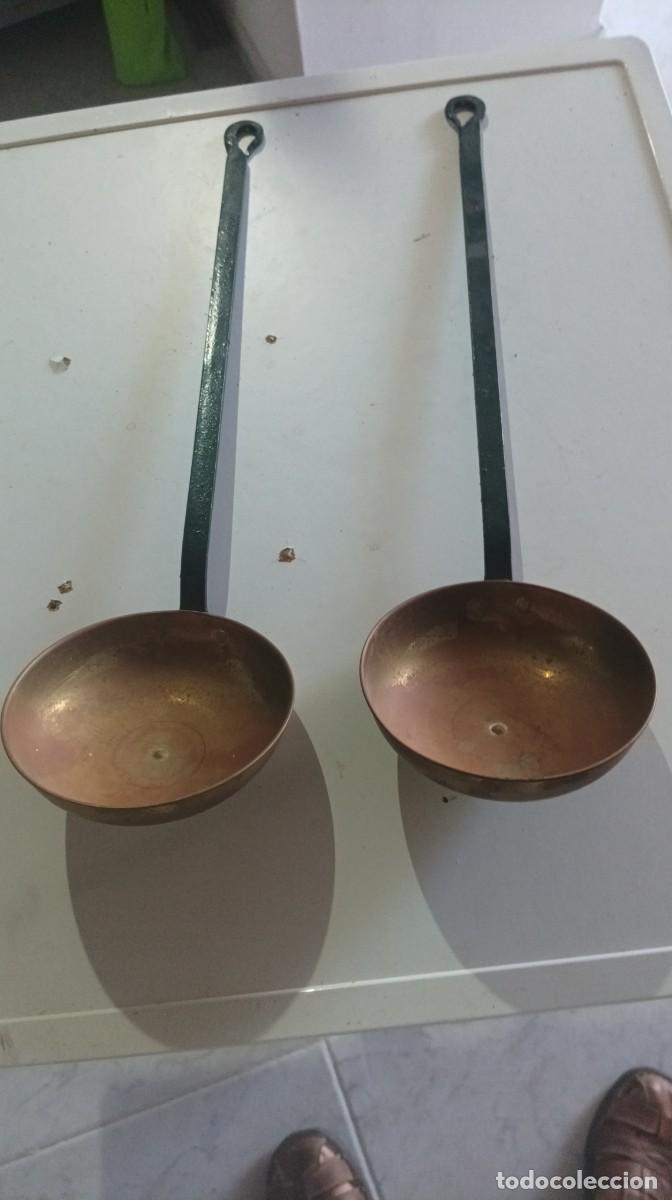 Antig&uuml;edades: Dos cucharones de cobre id&eacute;nticos. - Foto 1