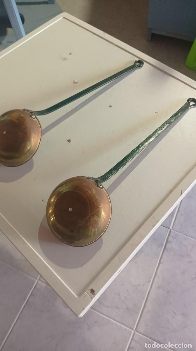 Antig&uuml;edades: Dos cucharones de cobre id&eacute;nticos. - Foto 2