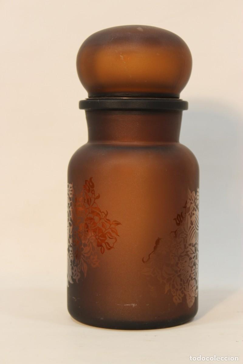 Antig&uuml;edades: Bote de cristal marr&oacute;n grabado - Foto 2