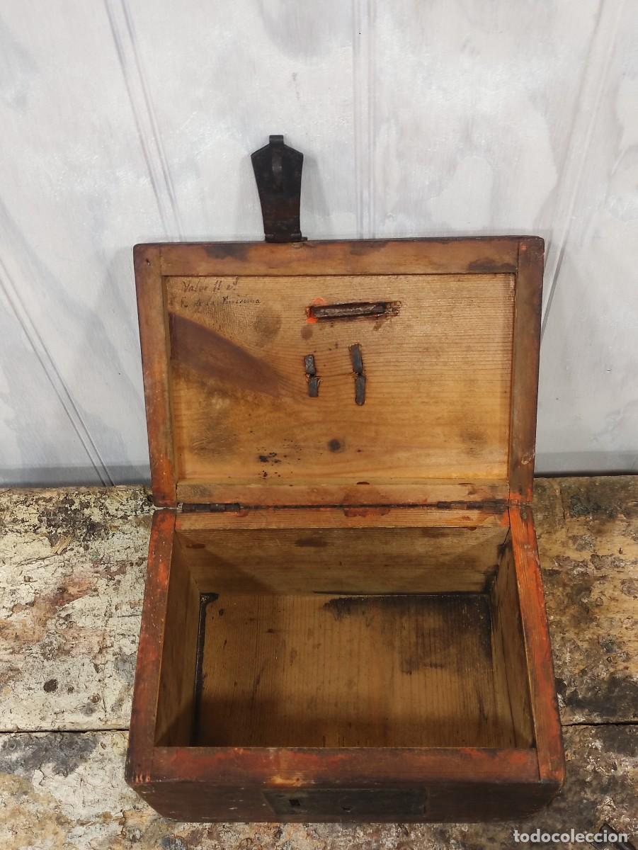 Antig&uuml;edades: Caja madera limosnero - Foto 4