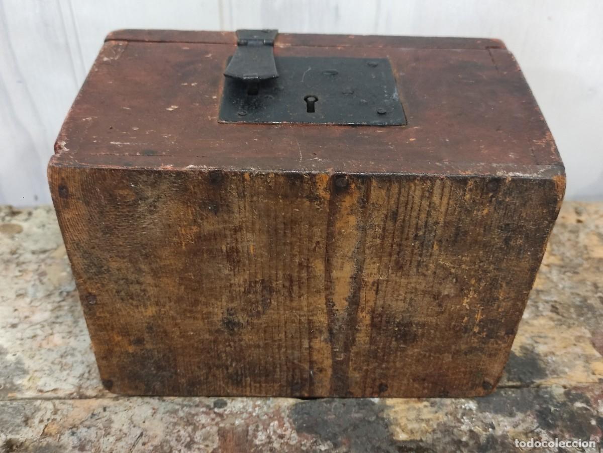 Antig&uuml;edades: Caja madera limosnero - Foto 9
