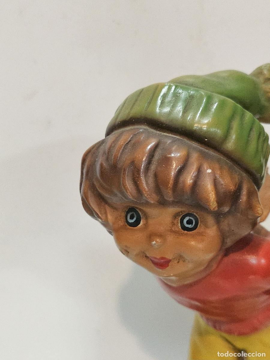 Antig&uuml;edades: figura de ni&ntilde;o esquiando - Foto 2