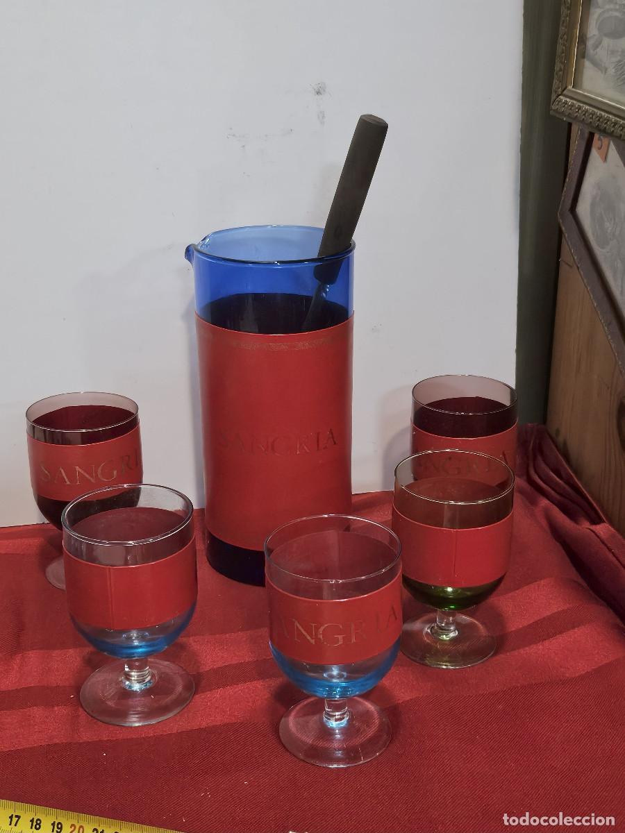 Antig&uuml;edades: ponchera de cristal azul y copas - Foto 1