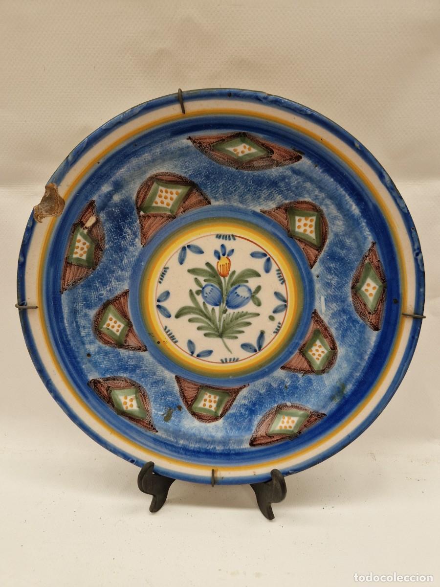 Antig&uuml;edades: ANTIGUO PLATO EN CERAMICA VALENCIANA Y CON DECORACIONES PINTADAS A MANO
