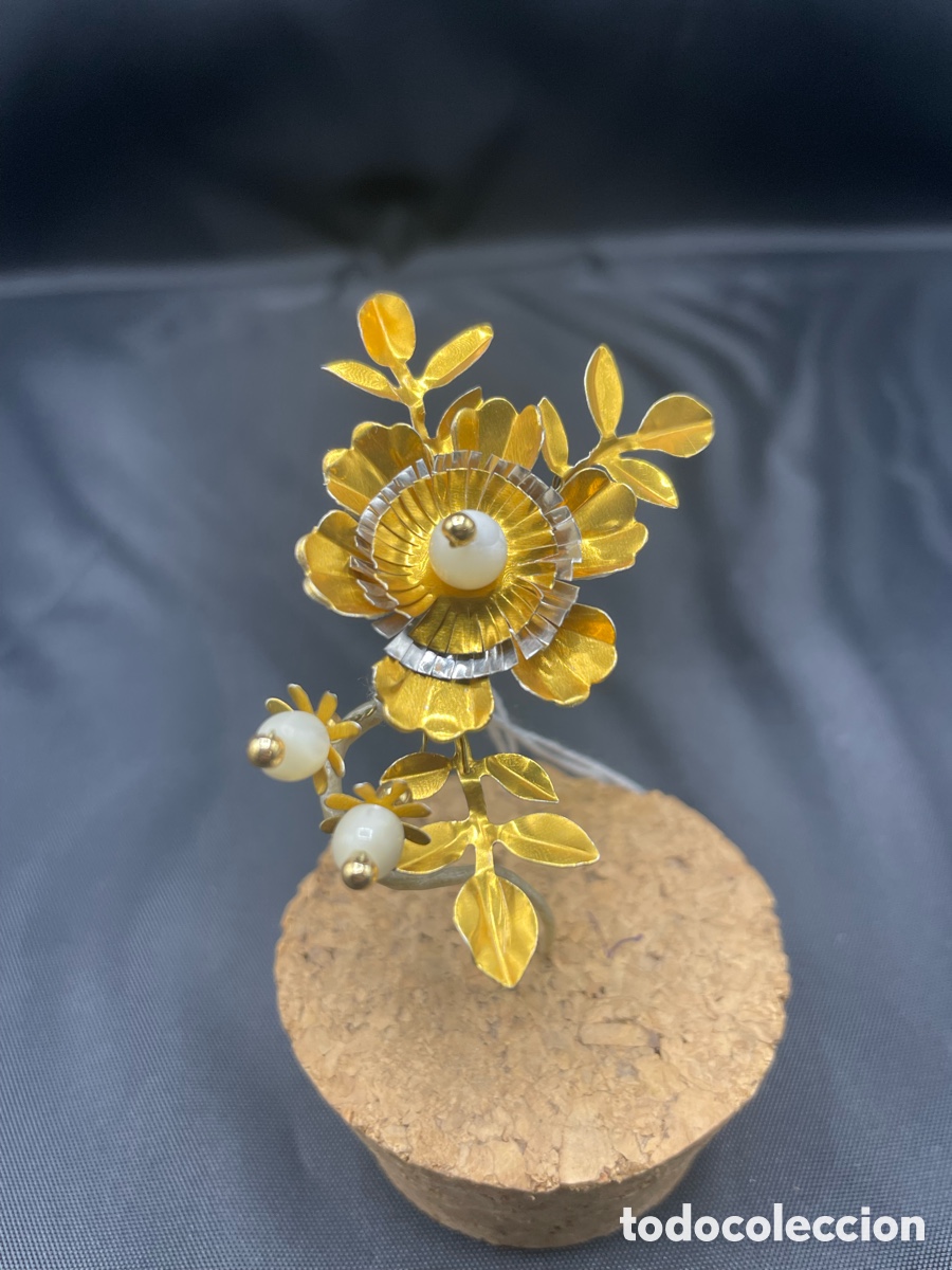 Antig&uuml;edades: Adornos de metal dorado - Foto 1