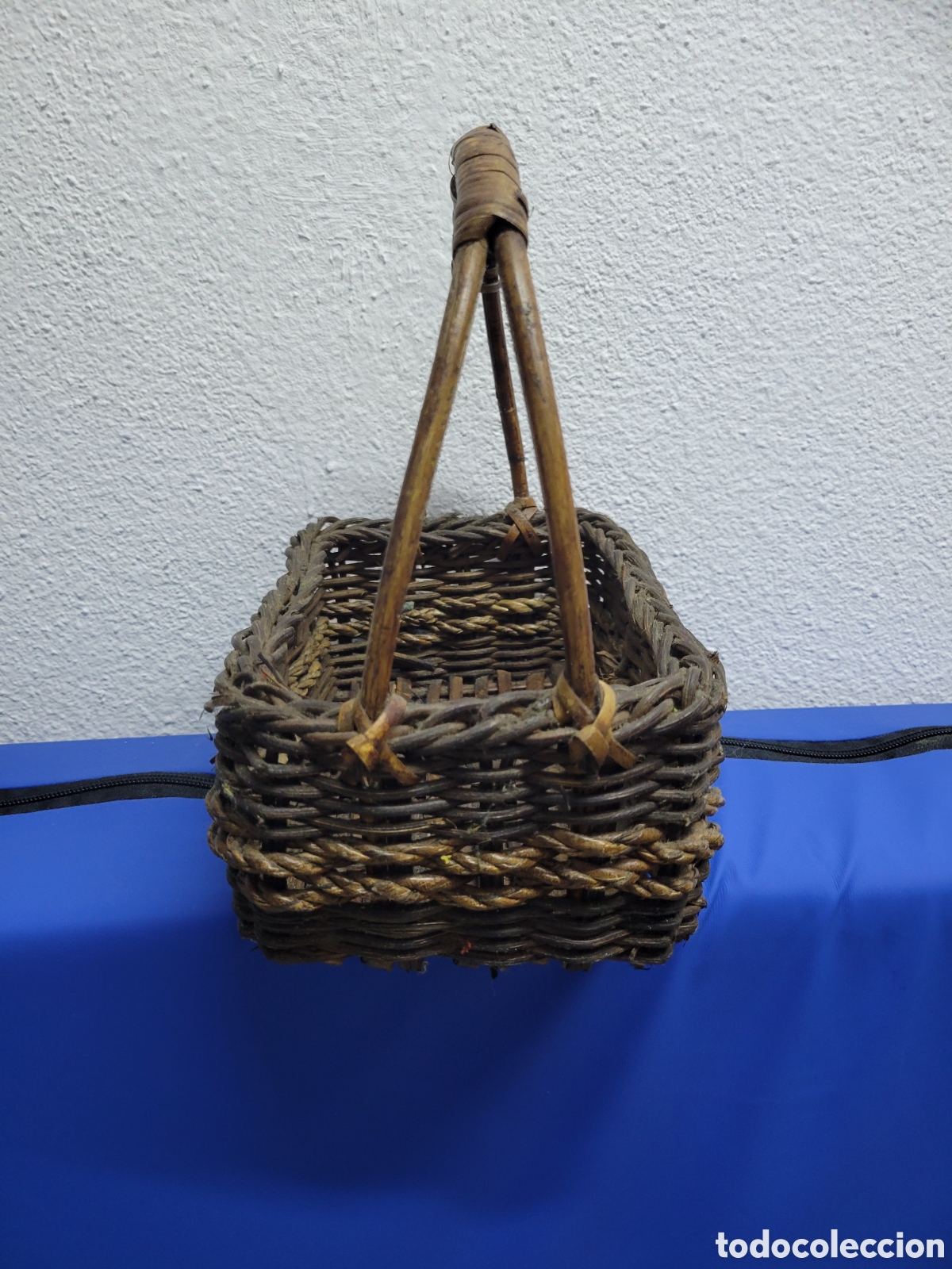 Antig&uuml;edades: Cesta de mimbre antigua - Foto 2