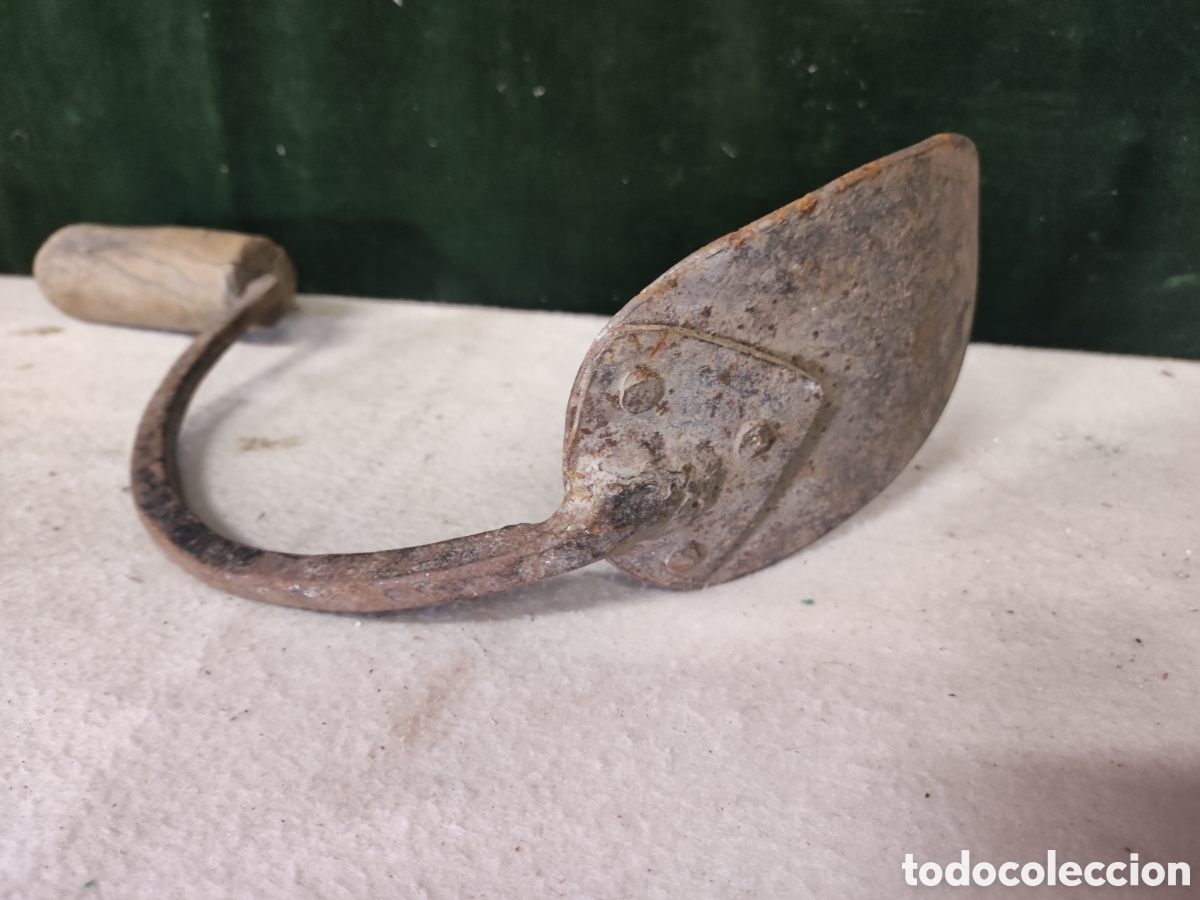 Antig&uuml;edades: Escardilla antigua de hierro y madera - Foto 2