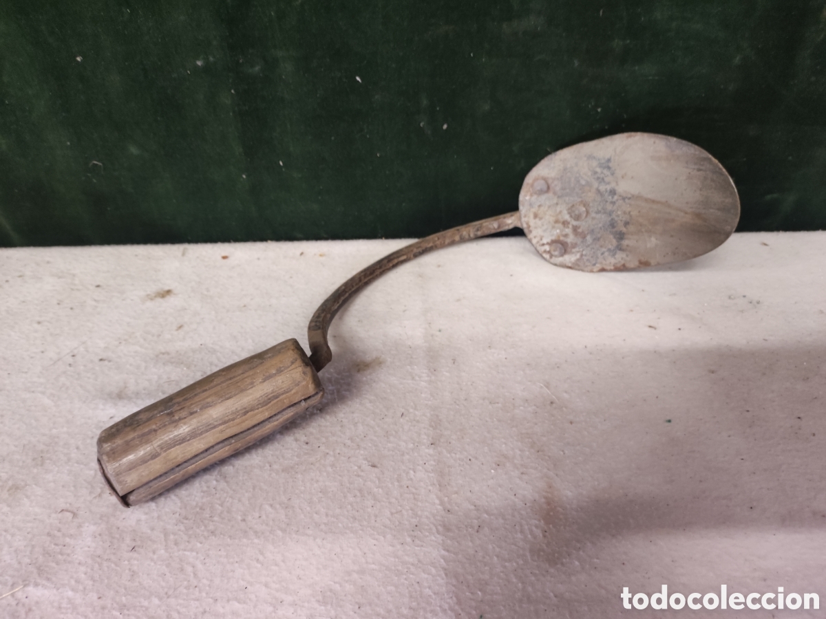 Antig&uuml;edades: Escardilla antigua de hierro y madera - Foto 1