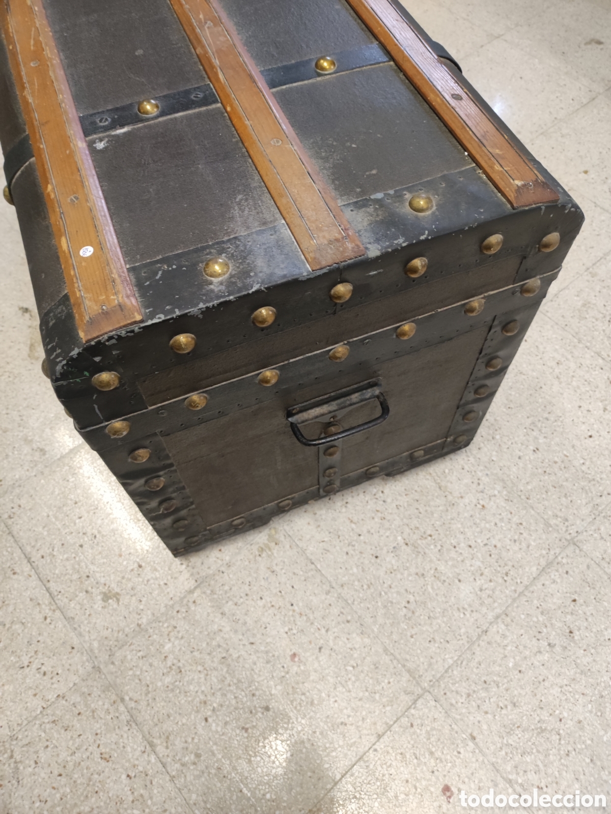 Antig&uuml;edades: Ba&uacute;l de madera forrado con tachuelas - Foto 2