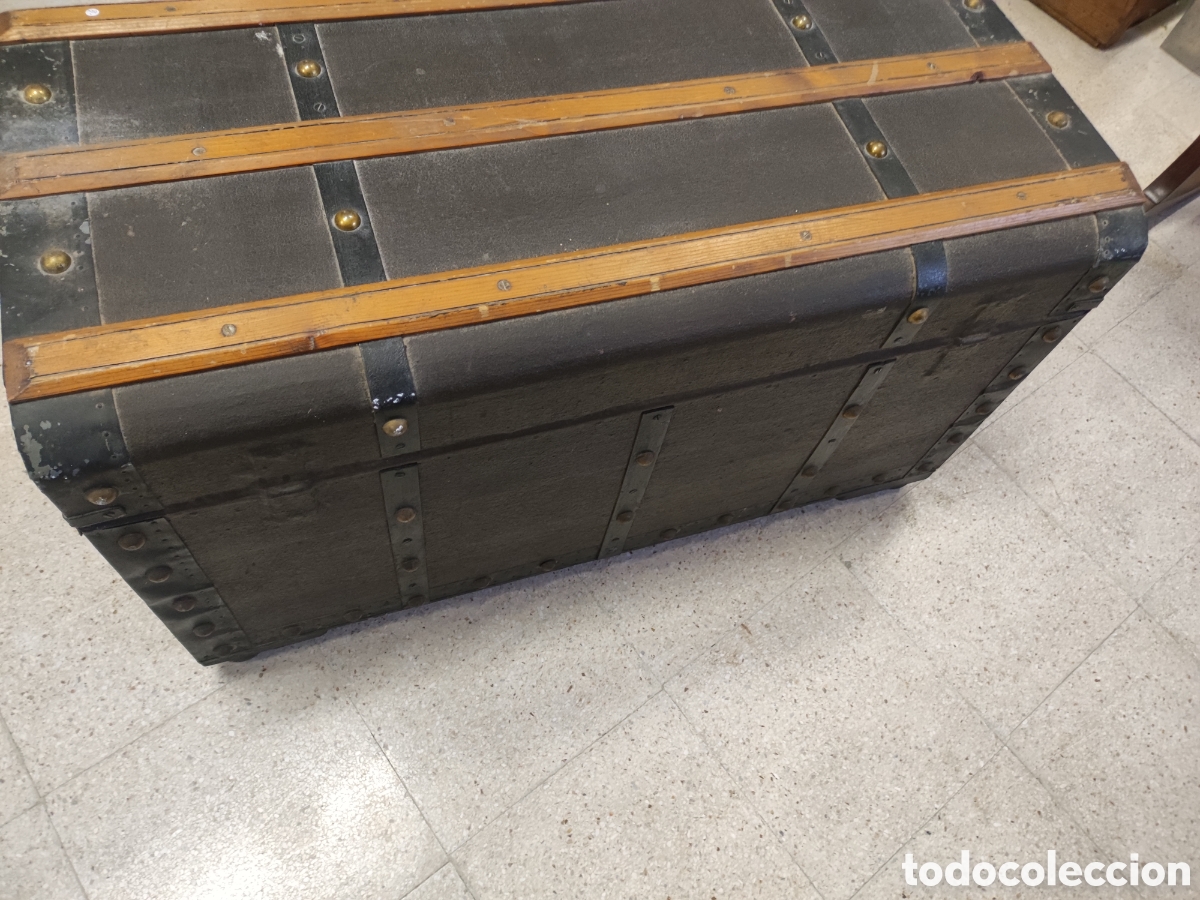 Antig&uuml;edades: Ba&uacute;l de madera forrado con tachuelas - Foto 3